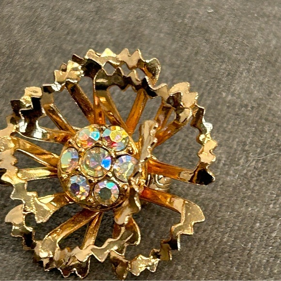 Sarah Coventry Allusion Flower AB Rhinestone Clip On Earrings Gold Tone 1960s - Picture 5 of 12